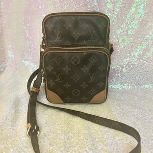 SOLD‼️ Louis Vuitton Amazone Crossbody! 100% Authentic! Great price!
